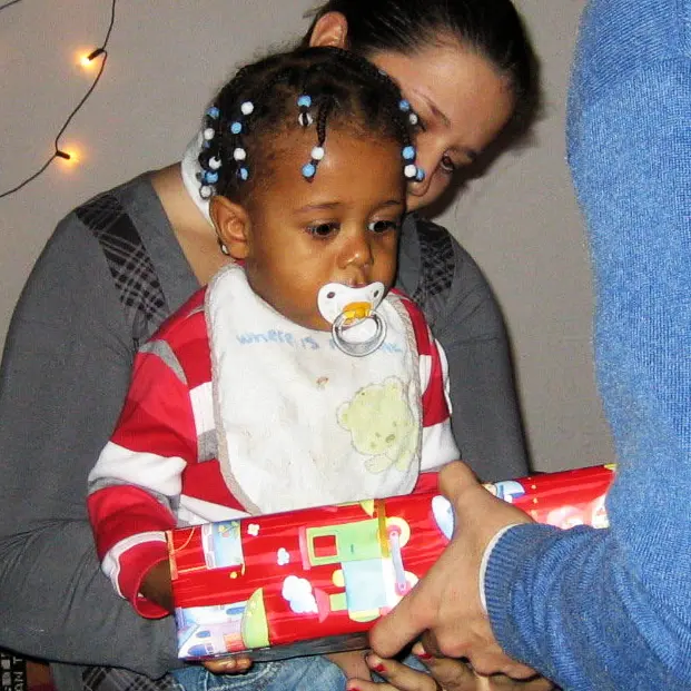 Kinder beim Münchner Geschenkeregen